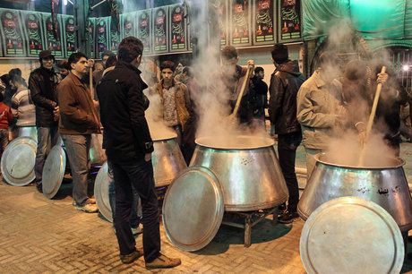 پخت حلوای 10 تنی در زنجان